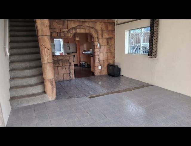 3 BEDROOM HOUSE FOR SALE IN WOODHURST